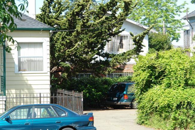2124 Sacramento St in Berkeley, CA - Foto de edificio - Building Photo