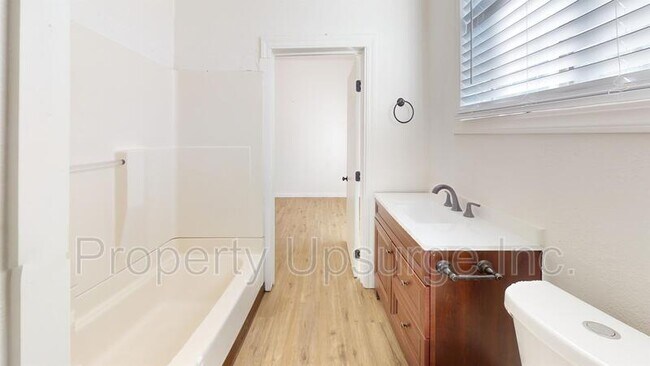1995 Hartnell Ave in Redding, CA - Building Photo - Building Photo