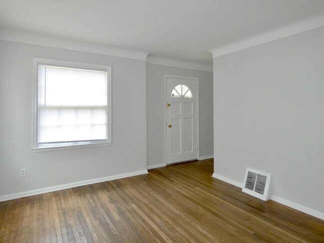 2211 W Sylvania Ave in Toledo, OH - Building Photo - Building Photo