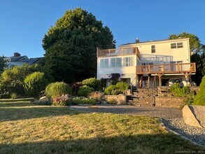 123 Seneca Dr in Groton, CT - Building Photo - Building Photo