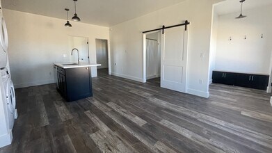 100 Second St, Unit 100 A in Silver Cliff, CO - Foto de edificio - Building Photo