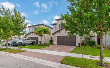 9865 W 34th Ct, Unit 9865 in Hialeah, FL - Foto de edificio - Building Photo