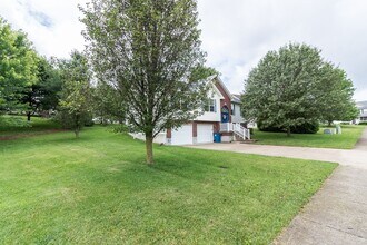 705 Wandering Way in Elizabethtown, KY - Building Photo - Building Photo