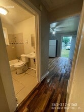 820 W Point Rd in Corpus Christi, TX - Building Photo - Building Photo