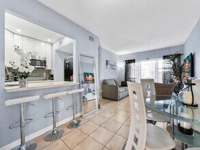 13820 SW 112th St in Miami, FL - Building Photo - Building Photo