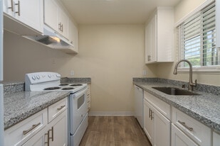 Sierra Gardens in Roseville, CA - Building Photo