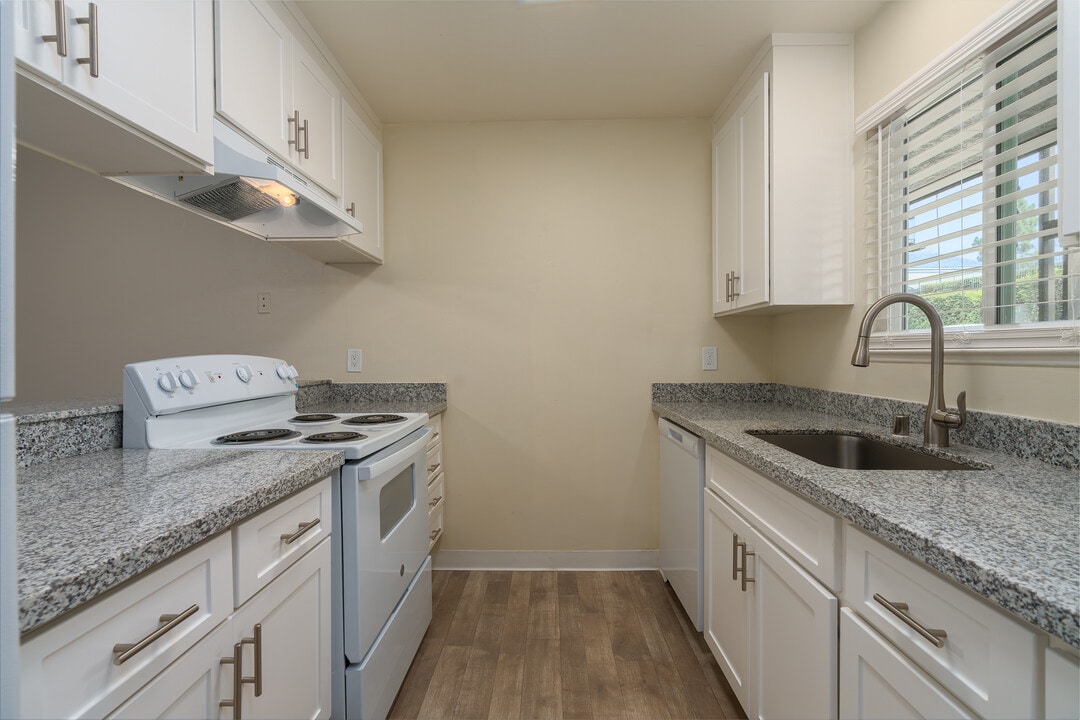 Sierra Gardens in Roseville, CA - Building Photo