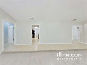 8146 Niska Trail in Jacksonville, FL - Foto de edificio - Building Photo