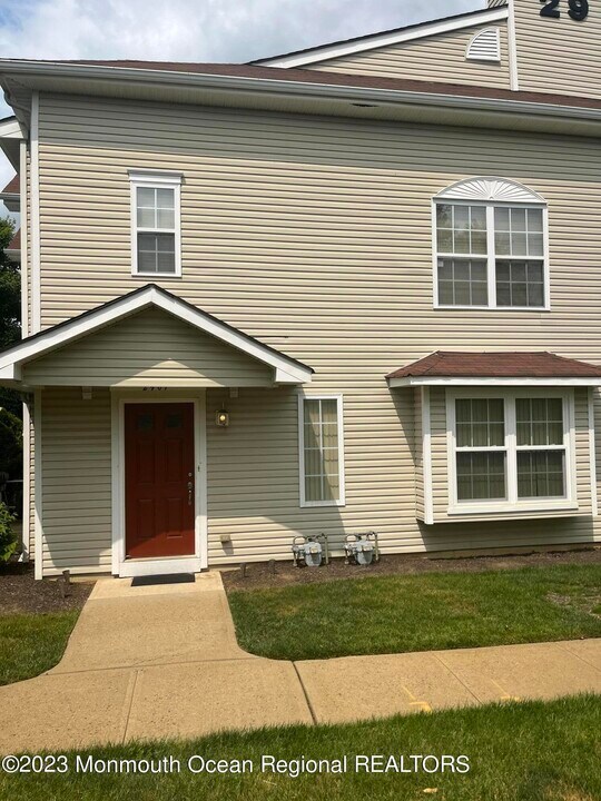 2907 Kapalua Ct in Freehold, NJ - Building Photo
