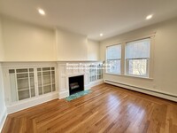 134 Pleasant St, Unit 3 in Brookline, MA - Foto de edificio - Building Photo