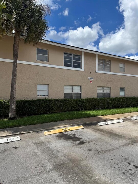 840 Twin Lakes Dr in Coral Springs, FL - Building Photo