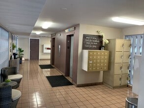 731 Amana St in Honolulu, HI - Building Photo - Building Photo