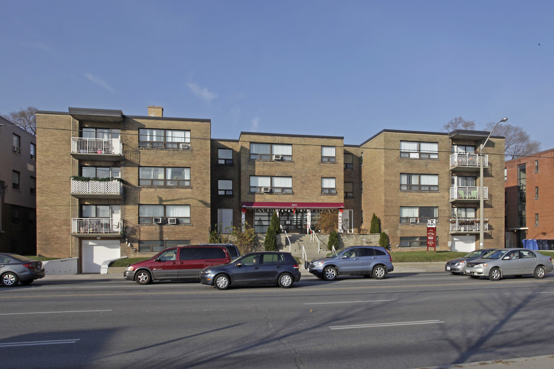 Lynn Laird Apartments in Toronto, ON - Building Photo