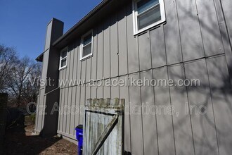 1001 S Kenwood St in Olathe, KS - Building Photo - Building Photo