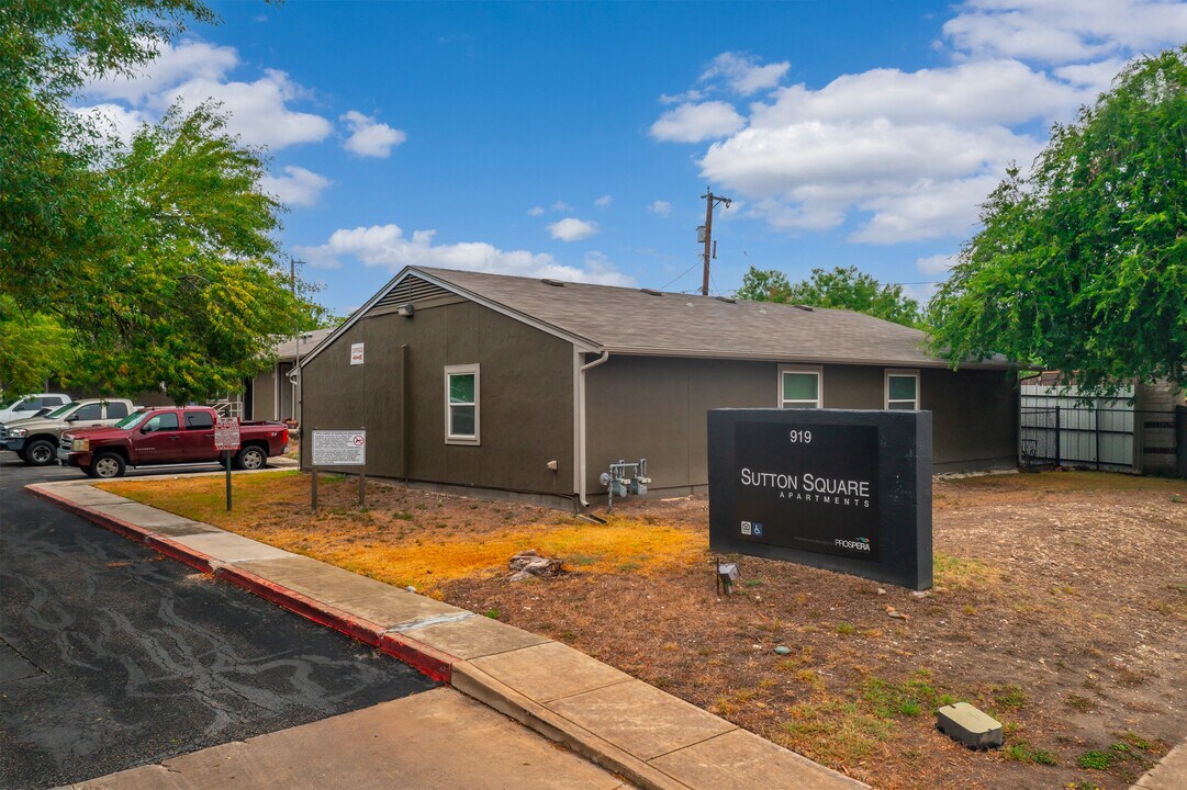 Sutton Square Duplexes in San Antonio, TX - Foto de edificio