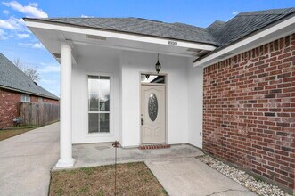 2201 Hunters Trl Dr in Baton Rouge, LA - Building Photo - Building Photo