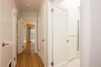 80 Alpha St in San Francisco, CA - Foto de edificio - Building Photo