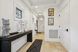 9 Marquis Ct in Edgewater, NJ - Building Photo - Building Photo