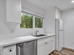 14842 Canyon 1 Rd in Guerneville, CA - Foto de edificio - Building Photo