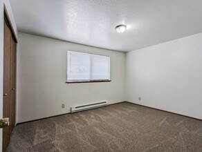 7412 Lower Ridge Rd in Everett, WA - Building Photo - Building Photo
