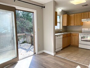 812 Lake Vista Dr in East Hampton, CT - Building Photo - Building Photo