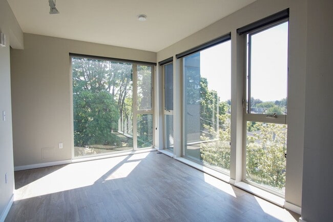 1313 SE Lambert St in Portland, OR - Building Photo - Building Photo