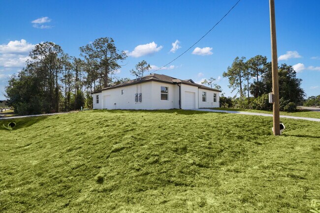 5245-5247 26th St SW in Lehigh Acres, FL - Building Photo - Building Photo