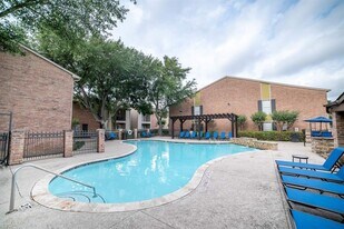 2800 Ashford Trail in Houston, TX - Building Photo