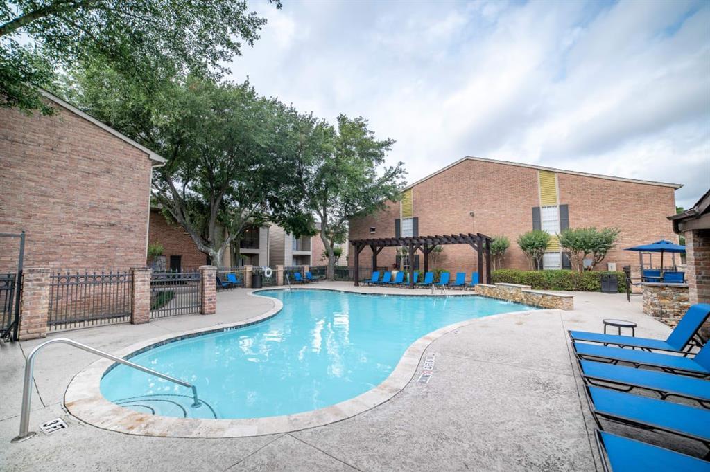 2800 Ashford Trail in Houston, TX - Foto de edificio