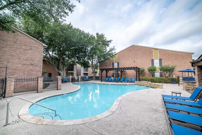 property at 2800 Ashford Trail