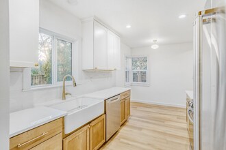 1022 Parkway Dr NW in Salem, OR - Foto de edificio - Building Photo