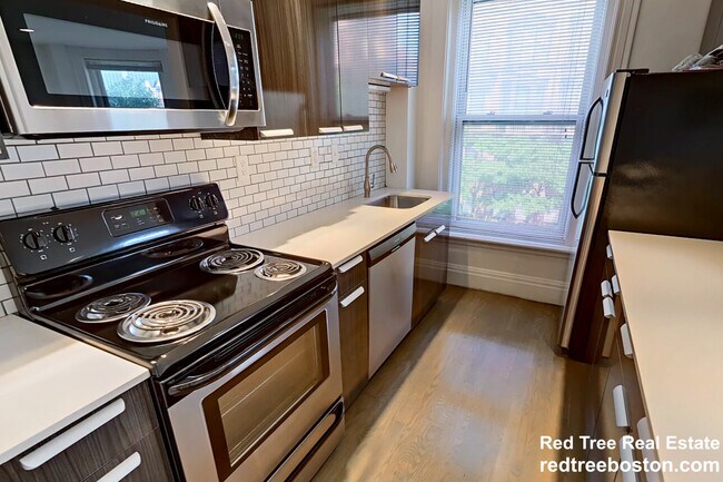 49 Massachusetts Ave, Unit 3 in Boston, MA - Foto de edificio - Building Photo