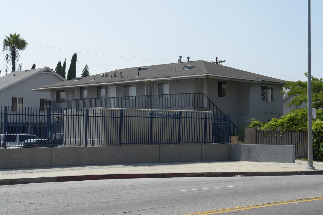 725 N Wilton Pl in Los Angeles, CA - Building Photo