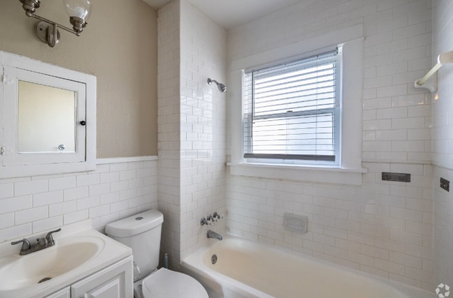 301-311 W Leuda St in Fort Worth, TX - Building Photo - Building Photo