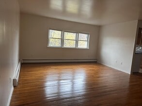 133 Dubois Ave in Valley Stream, NY - Building Photo - Building Photo