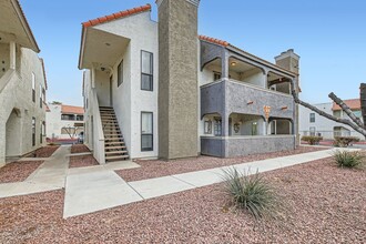 611 Bass Dr in Henderson, NV - Building Photo - Building Photo