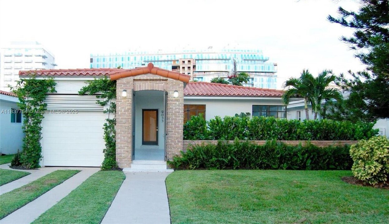 9033 Abbott Ave in Surfside, FL - Building Photo