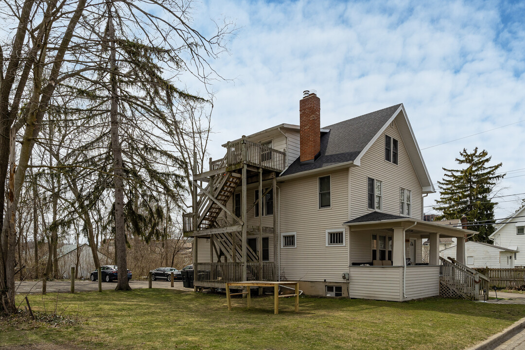 1136 Frye Ave in East Lansing, MI - Foto de edificio