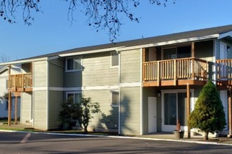 Country Meadows Estates in Cornelius, OR - Foto de edificio - Building Photo