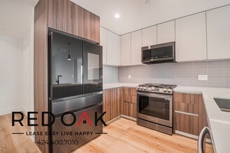 5801 Camerford Ave, Unit PH2 in Los Angeles, CA - Building Photo - Building Photo
