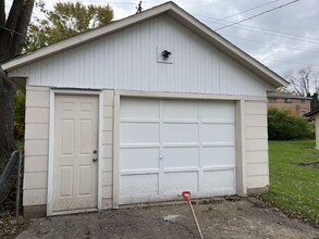 1037 Ridgewood Way in Madison, WI - Building Photo - Building Photo