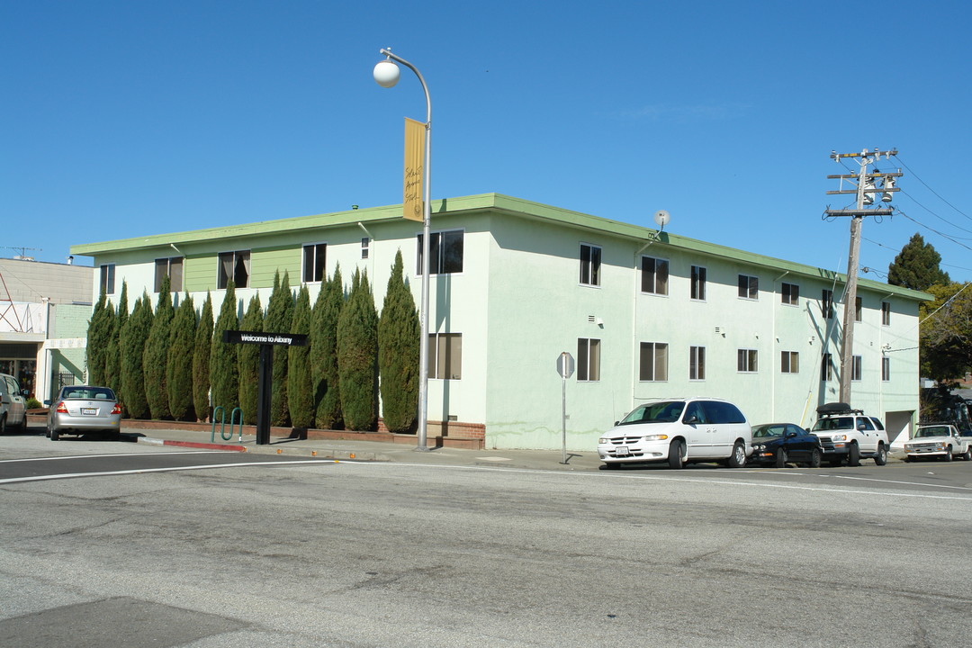 1525 Solano Ave in Berkeley, CA - Foto de edificio