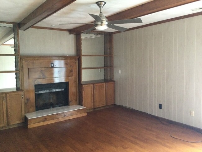 1044 Chatmoss Dr in Virginia Beach, VA - Building Photo - Building Photo