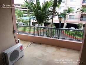 1090 Ala Napunani St in Honolulu, HI - Building Photo - Building Photo