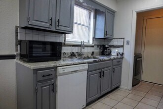 6730 S Quincy Ave in Tulsa, OK - Building Photo - Building Photo