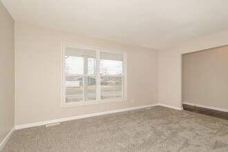 2014 Mantilla Ln in Florissant, MO - Foto de edificio - Building Photo