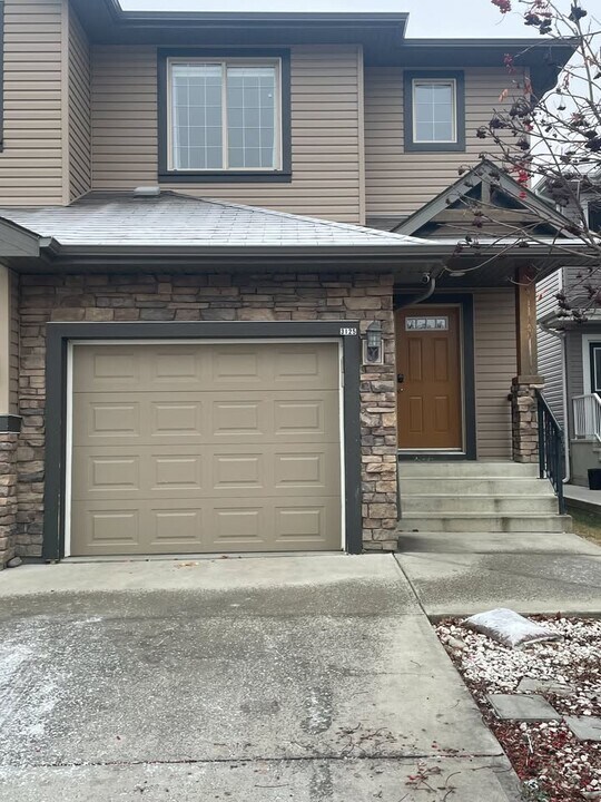 3125-3116 16a Ave NW in Edmonton, AB - Building Photo