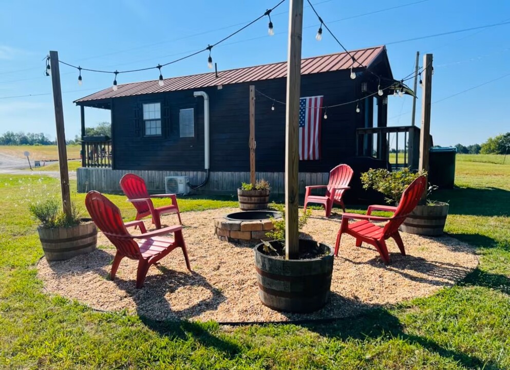 Karagan Cottage & Hudson's Boat House in Cullman, AL - Building Photo