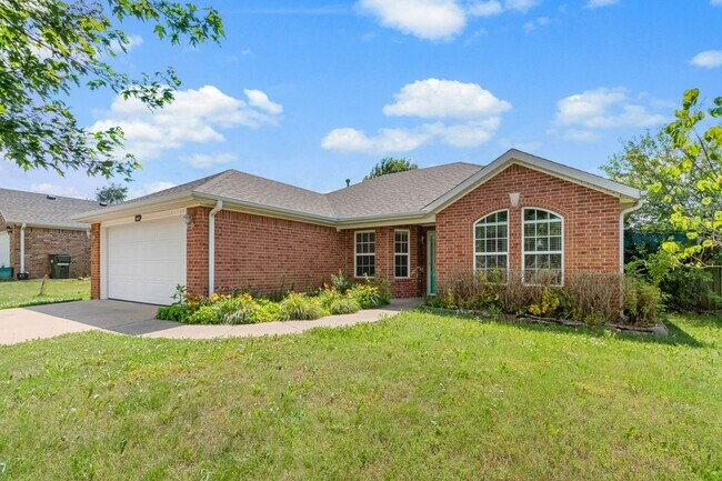 421 Firewood Dr in Centerton, AR - Building Photo - Building Photo