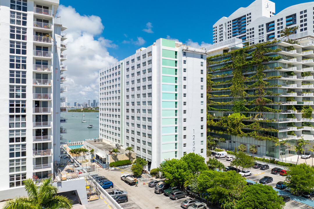 Bay Garden Manor in Miami, FL - Building Photo